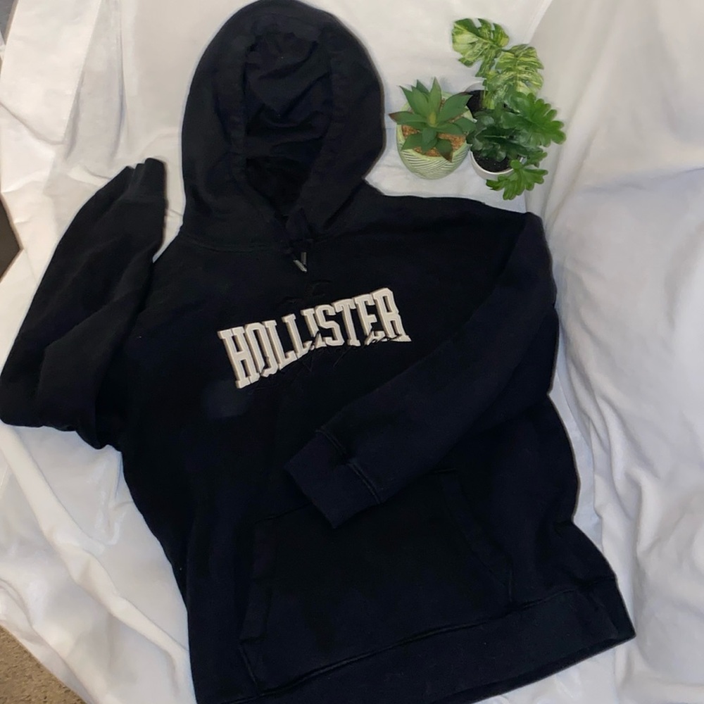 Hollister hoodie, black, size medium. In great condition.